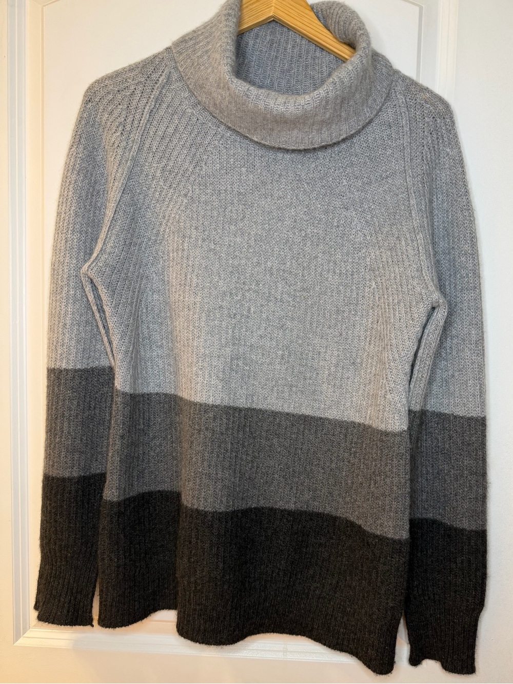 Unwine Cashmere Turtleneck Colorblock Sweater - Gray Colorblock, size M
